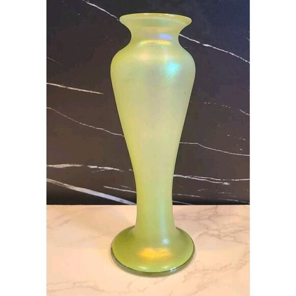 ZELLIQUE Green Iridescent Studio Art Glass Vase Signed 2001 8.5" x 3.25" EUC - Picture 3 of 10